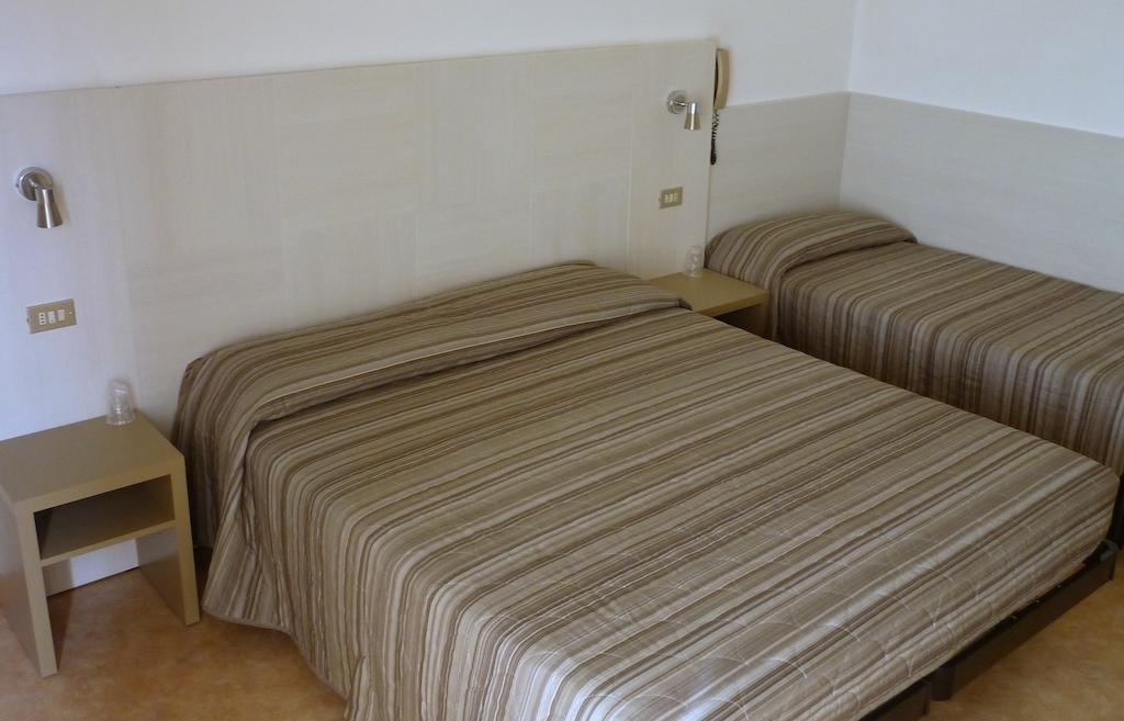 Hotel Solemare Cesenatico Szoba fotó