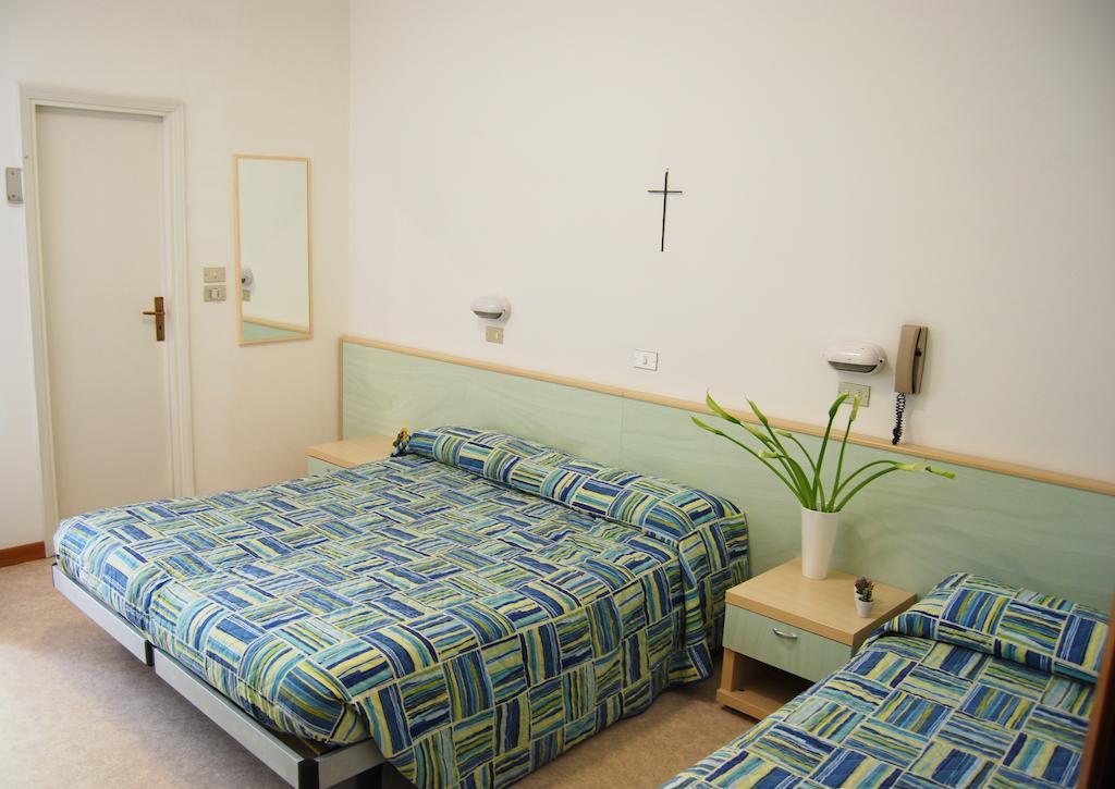 Hotel Solemare Cesenatico Szoba fotó