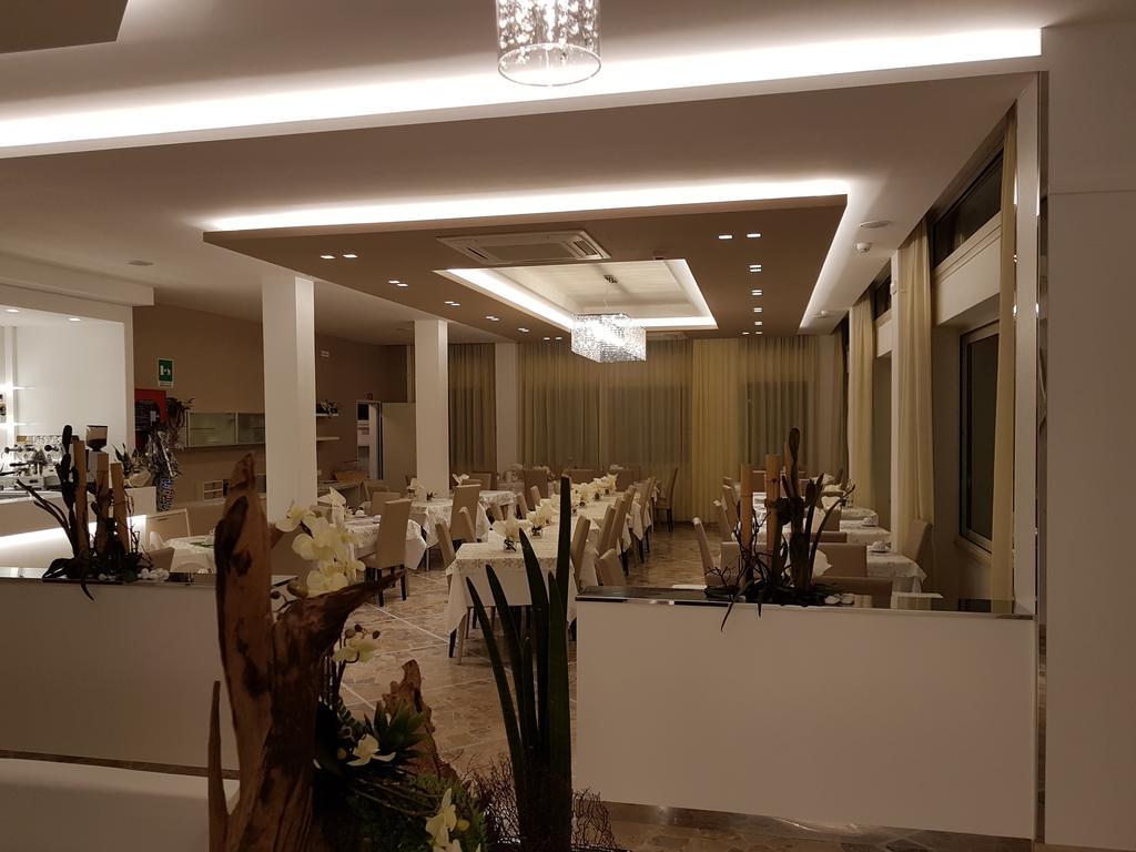 Hotel Solemare Cesenatico Kültér fotó
