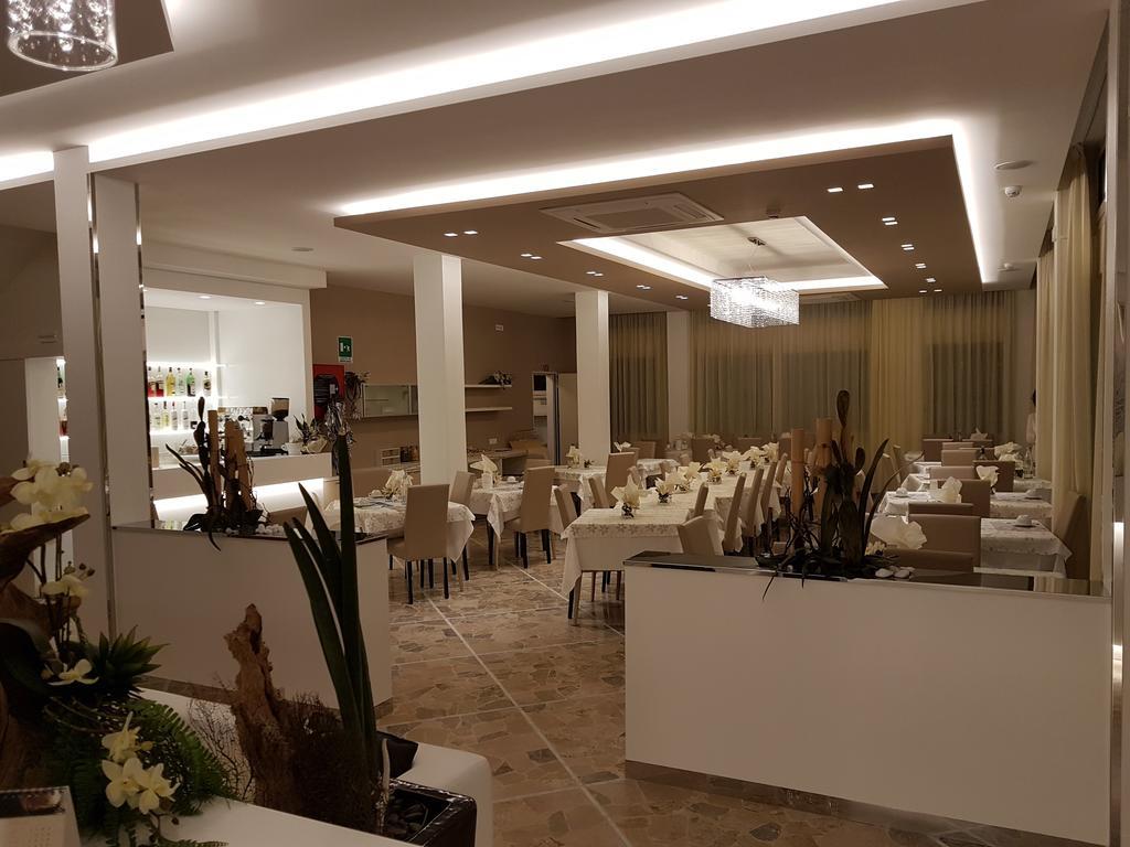 Hotel Solemare Cesenatico Kültér fotó